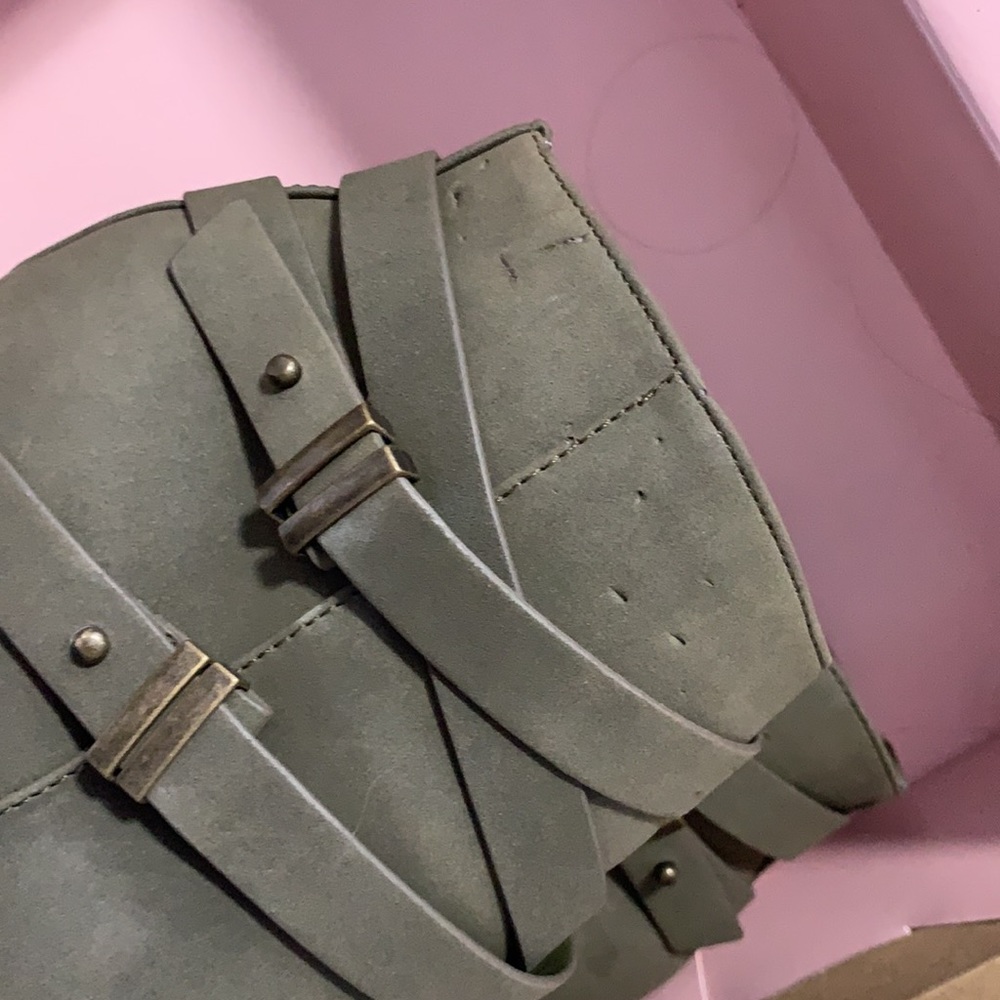 Shoes - Picture 2 of 3
